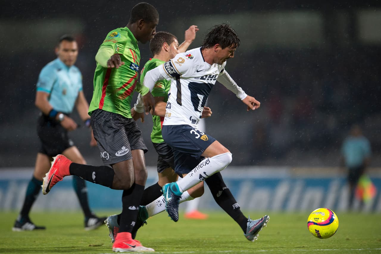 Pumas impuso de entrada el poderío que ha demostrado en 2018 en la Liga MX, con un ataque organizado y una defensa imponente.