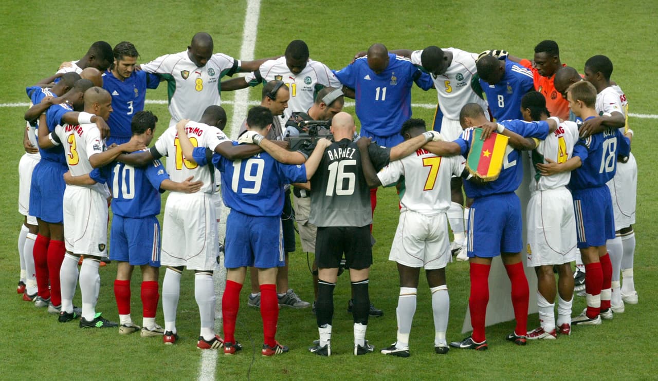 Durante el torneo, se sufrió la muerte del camerunés Marc Vivien Foe durante las semifinales. El hecho más triste en la historia del torneo y por el que se rindió homenaje en la final.