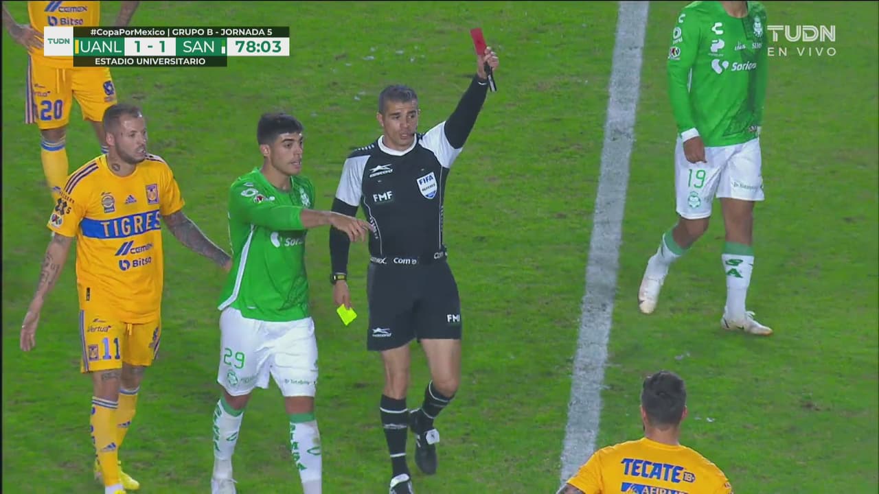 ¡Se va a bañar! Gorriarán es expulsado y deja a Tigres con 10