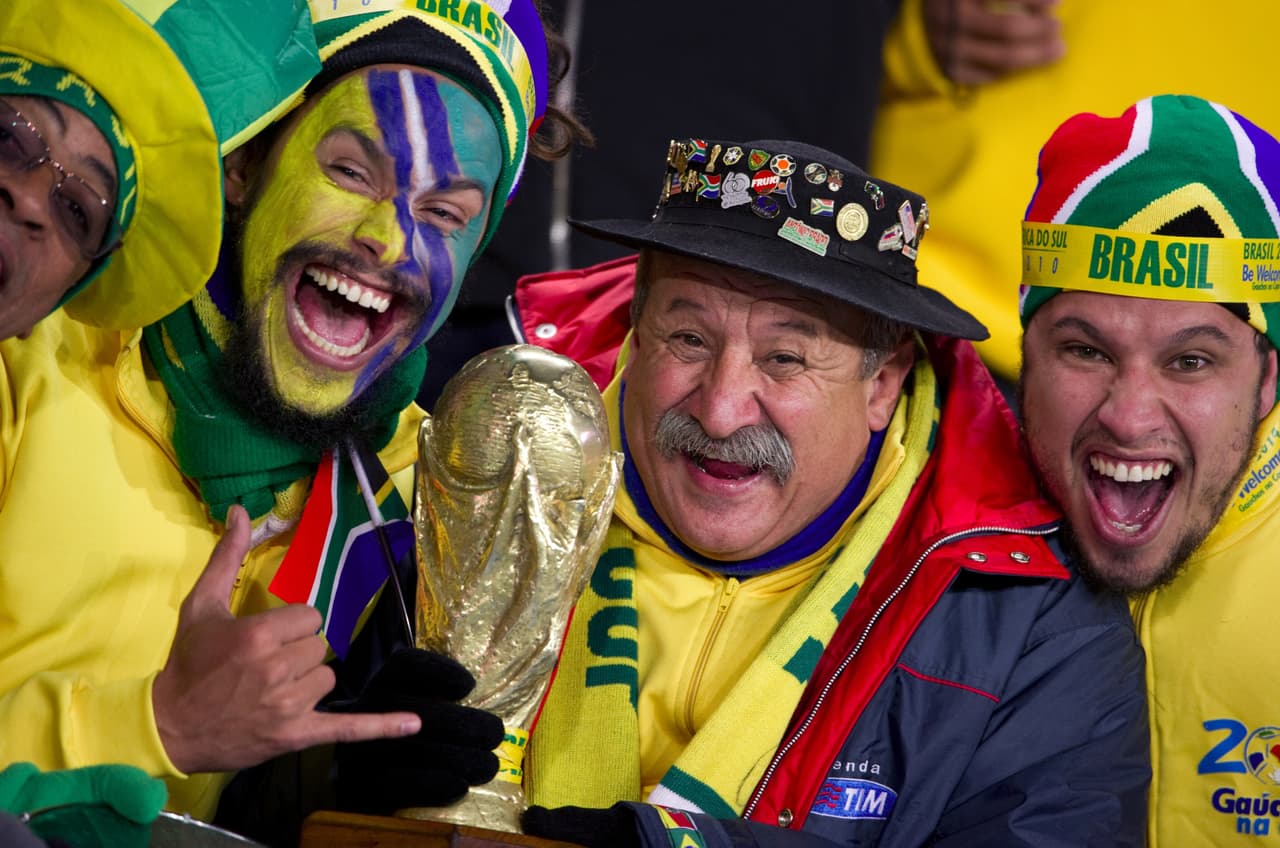 En 2010 se le vio a los tres juntos apoyando a su equipo.