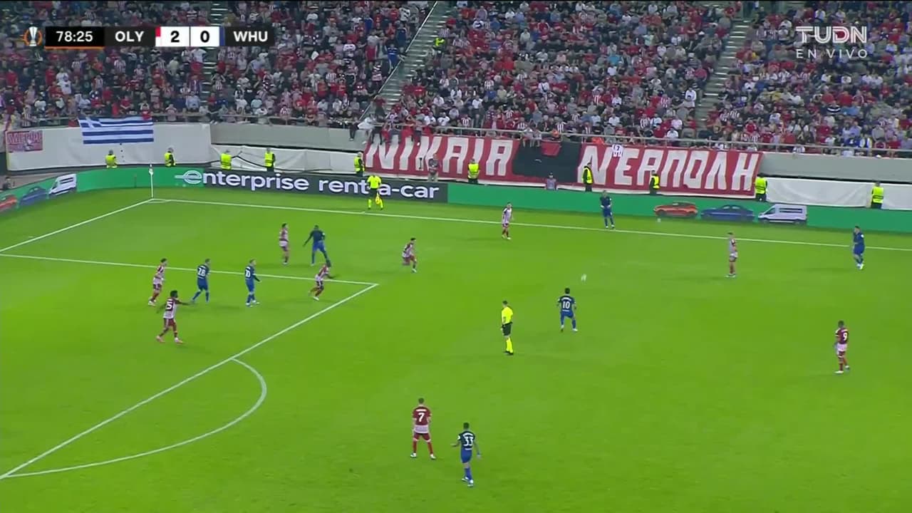 ¡TIRO ATAJADO! disparo por Sotiris Alexandropoulos.