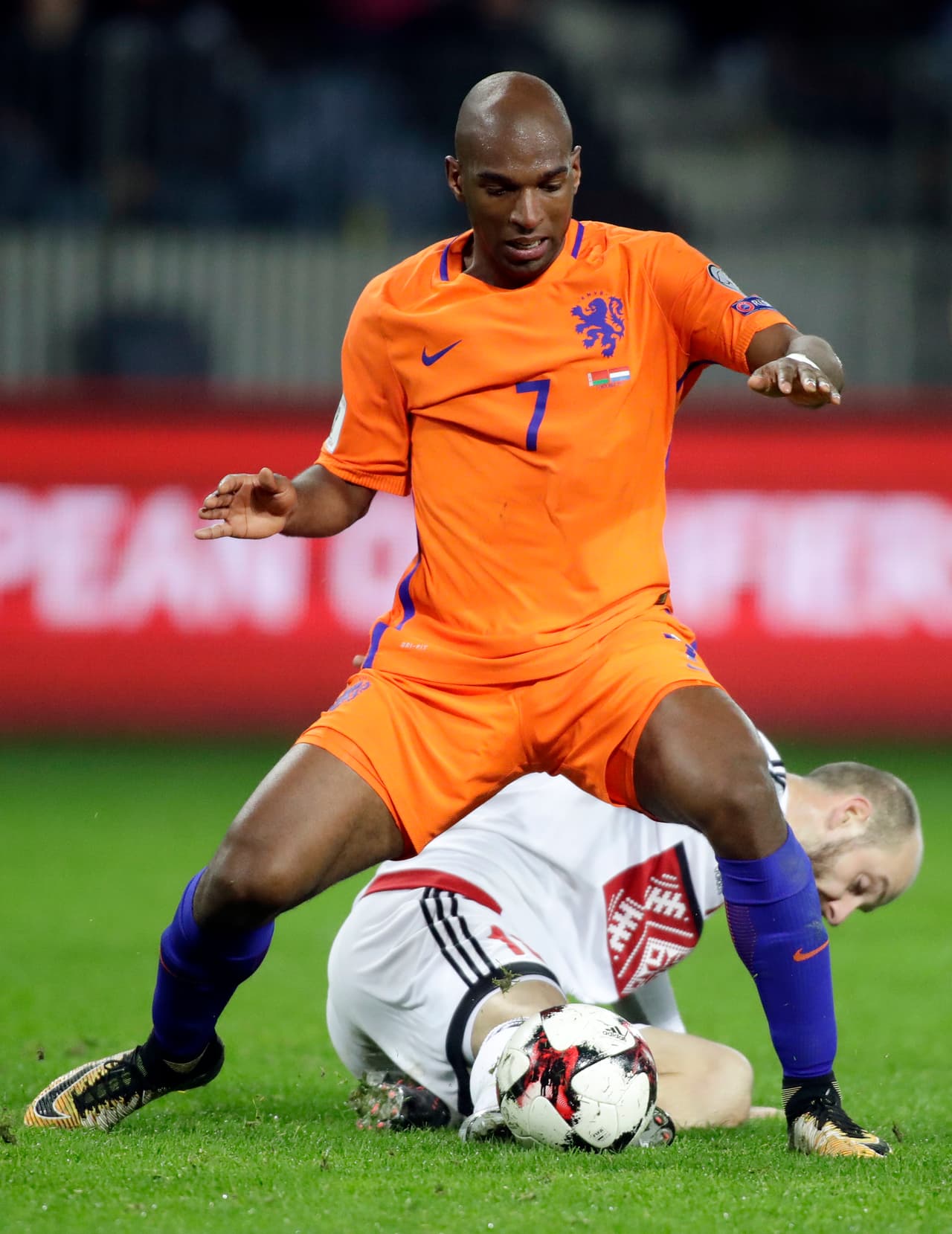 Holanda venció 3-1 a su similar de Bielorrusia en calidad de visitante, victoria que de poco les sirve ya que están casi fuera del próximo Mundial.