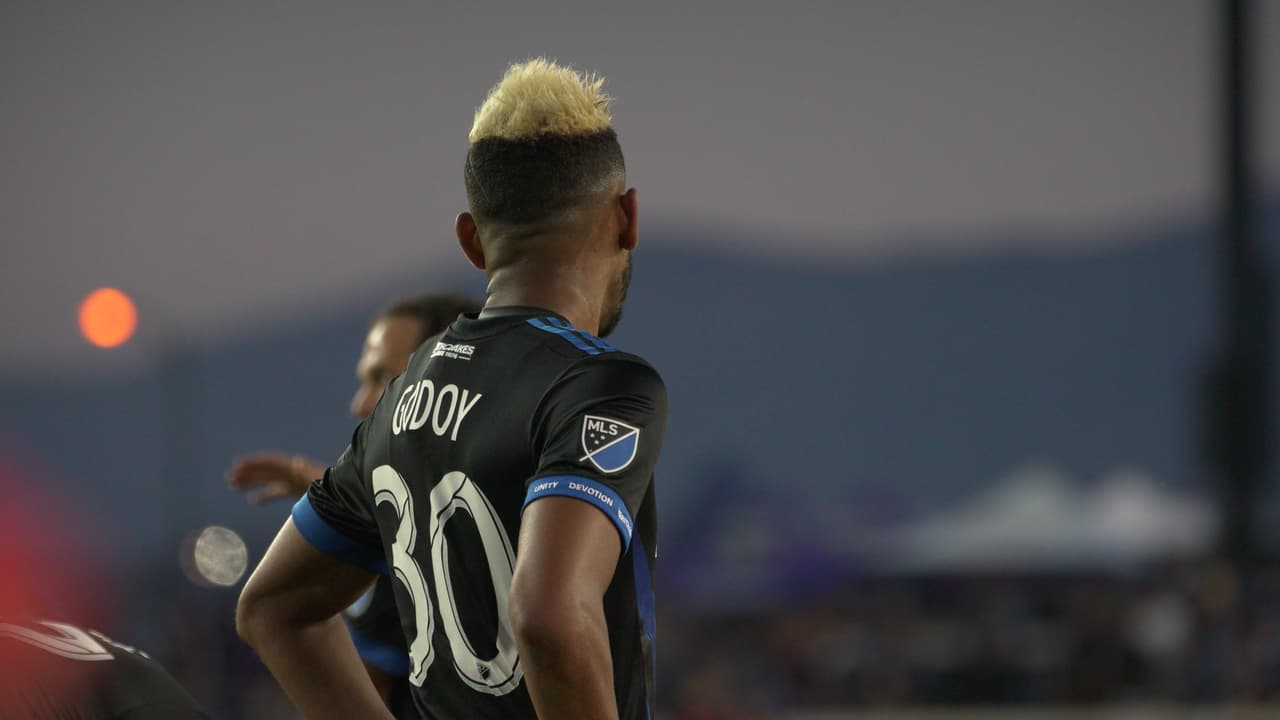 Juega con el número 30, que dice poco, pero Aníbal es un volante central que bien podría cargar con la 8.