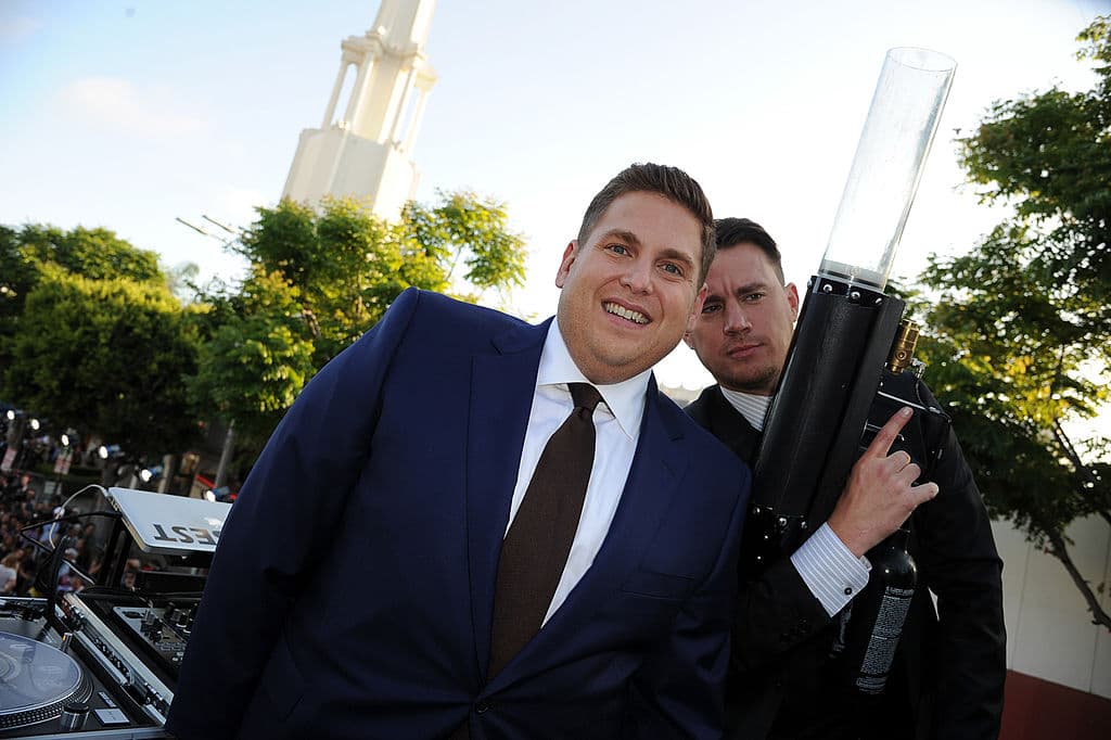 Pero cuando centenares de estudiantes empiezan a apuntarse a ésta, deberá poner en marcha el más fabuloso engaño para escolarizar a toda una legión de juerguistas e inadaptados...
<br>