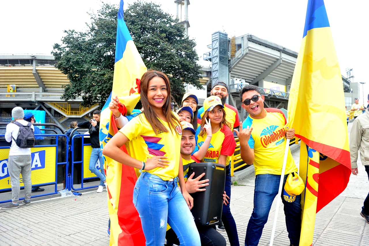 Este es el recibimiento que le dieron los aficionados a la Tricolor en Bogotá luego de que en 2010 habían jugado por última ocasión en la capital del Colombia previo a su partido de despedida ante Panamá, para luego antender los asuntos de la Copa América 2019.
