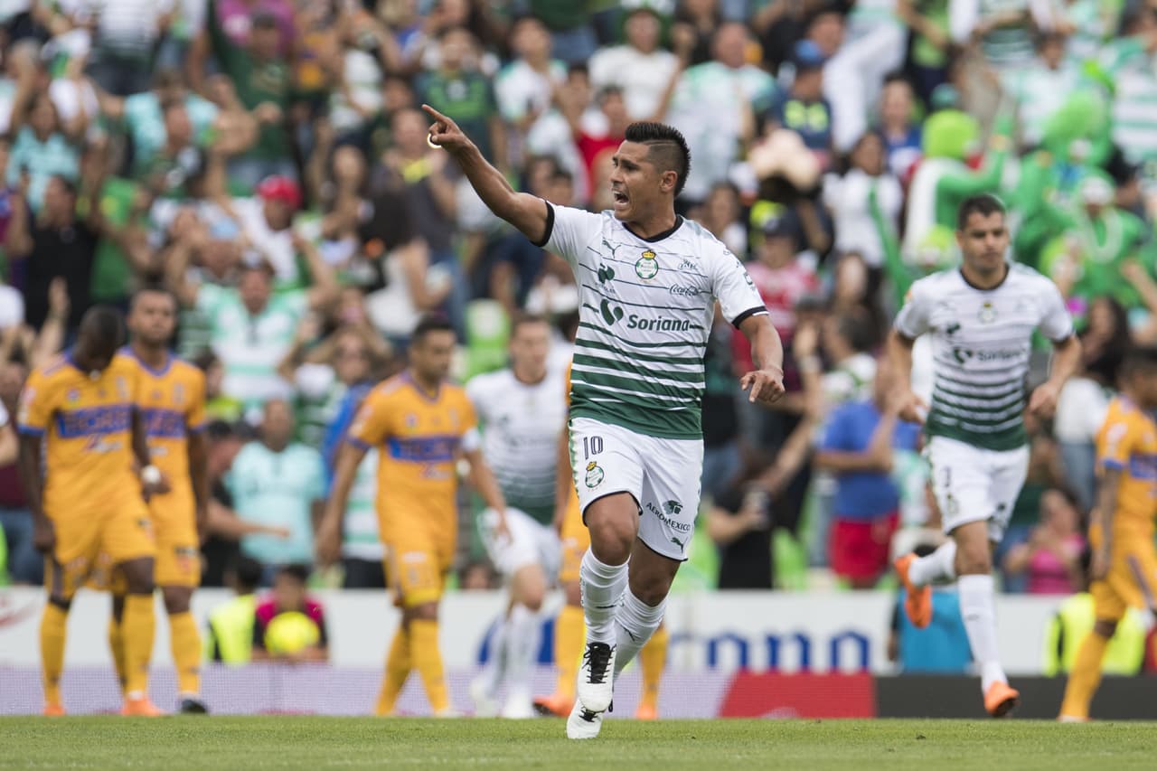 Foto de accion durante el partido de Vuelta de Cuartos de Final Santos vs Tigres del Torneo Clausura 2018 de la Liga Bancomer MX en el Estadio TSM Action photo during the quarterfinal match of Santos vs Tigres of the 2018 Torneo Clausura of the Liga Bancomer MX in the TSM Stadium.
