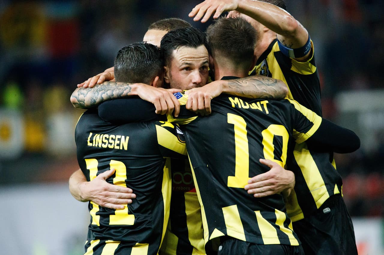 Zulte 1-1 Vitesse: en ese mismo grupo, estos dos equipos sumaron su primer punto en el torneo. Kashia, en contra, y Bruns marcaron los goles.