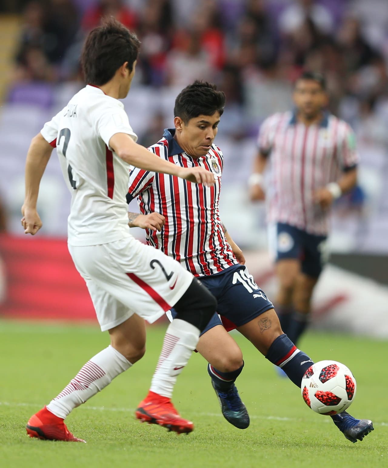 Los primeros minutos fueron para Chivas, que muy pronto encontró el gol de la ventaja.