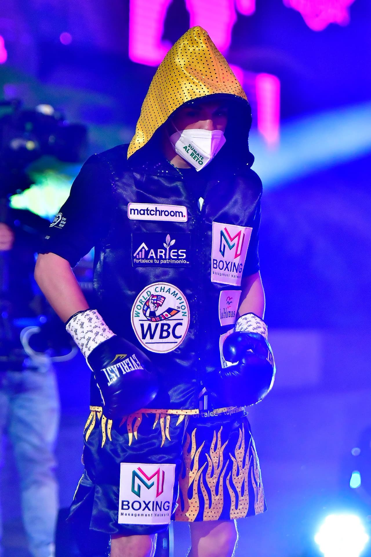 El Gallo Estrada mandó al Príncipe en dos ocasiones a la lona en el decimoprimer episodio. El réferi detuvo el combate y el Gallo Estrada defendió el título; ahora buscará la unificación de las 115 libras.