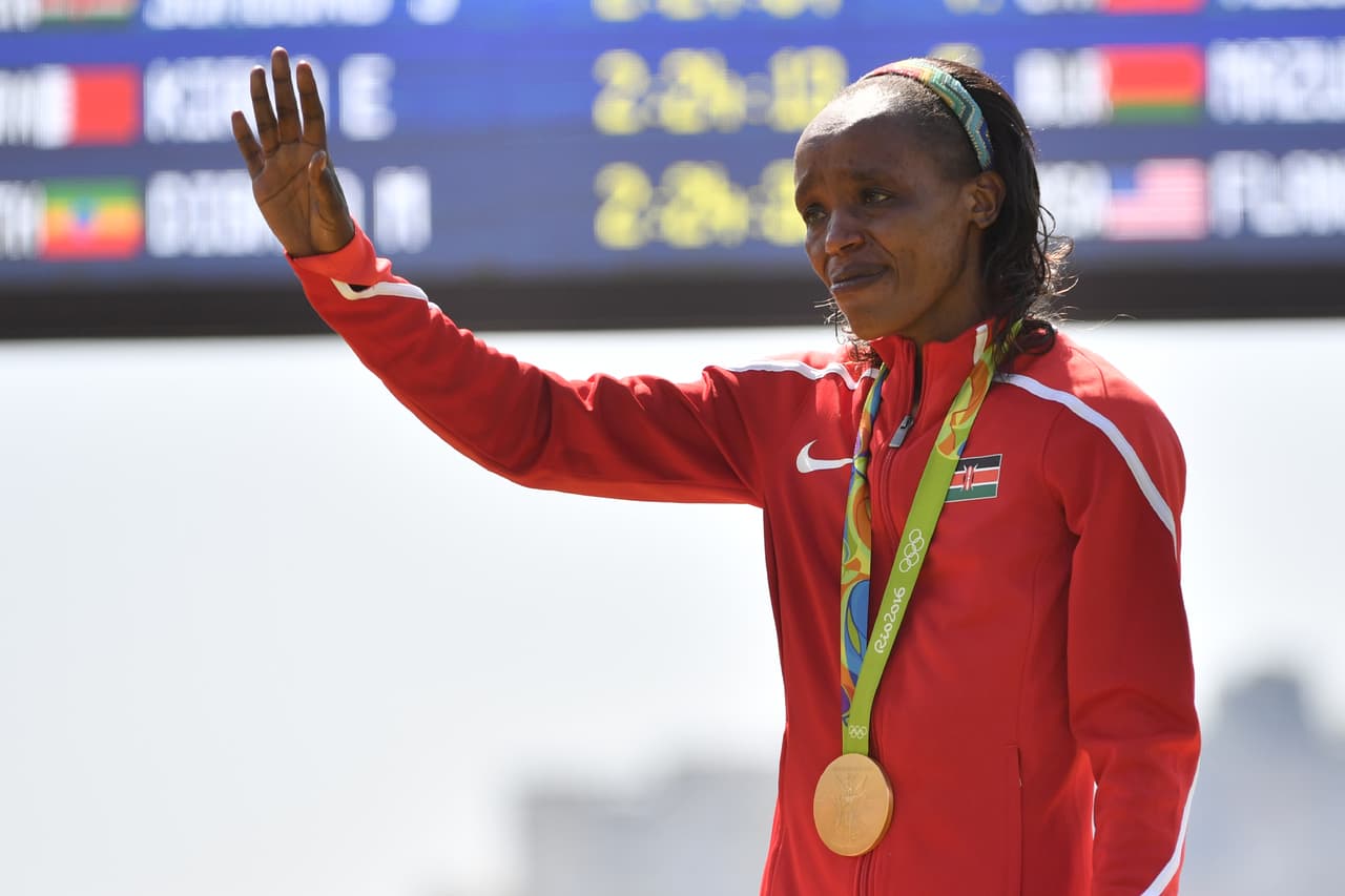 La campeona olímpica de maratón Jemimah Sumgong, sancionada 4 años por dopaje
