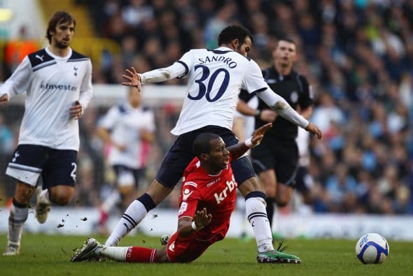 El marcador no fue tan abultado, pero sí favoreció con claridad a los 'Spurs'.