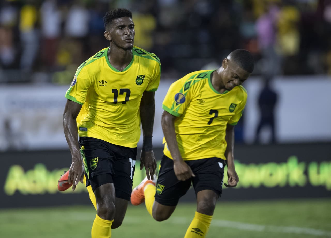 Pero Damion Lowe (17) le borró muy rápido la sonrisa a los hondureños y les hizo trizas las esperanzas al marcar el 3-1 a los 56 minutos, apenas dos después del descuento catracho.