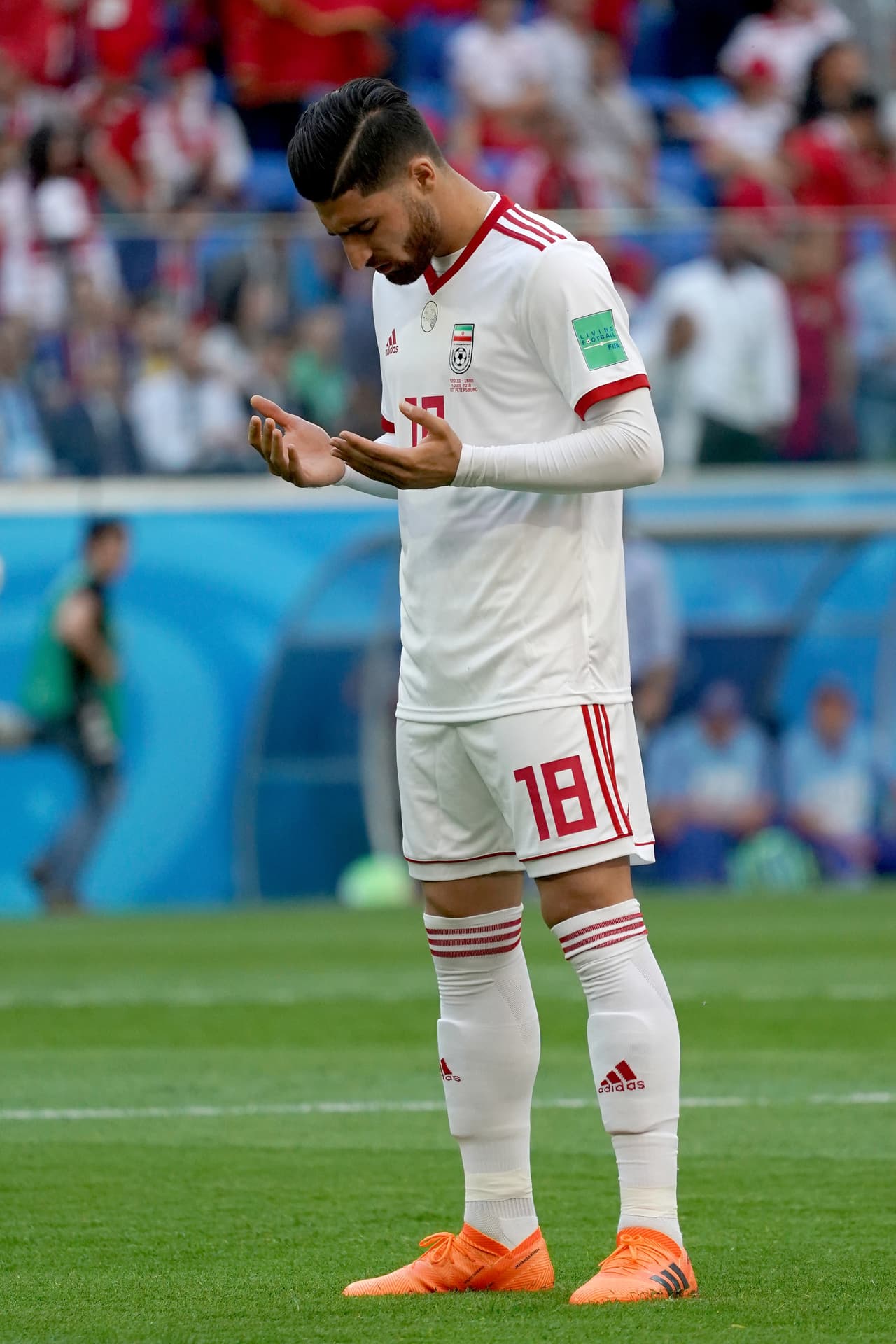 Alireza Jahanbakhsh actualmente juega para el AZ Alkmaar, pero está siendo seguido por el Brighton & Hove Albion de la Premier League. Se habla, también, del Manchester United.