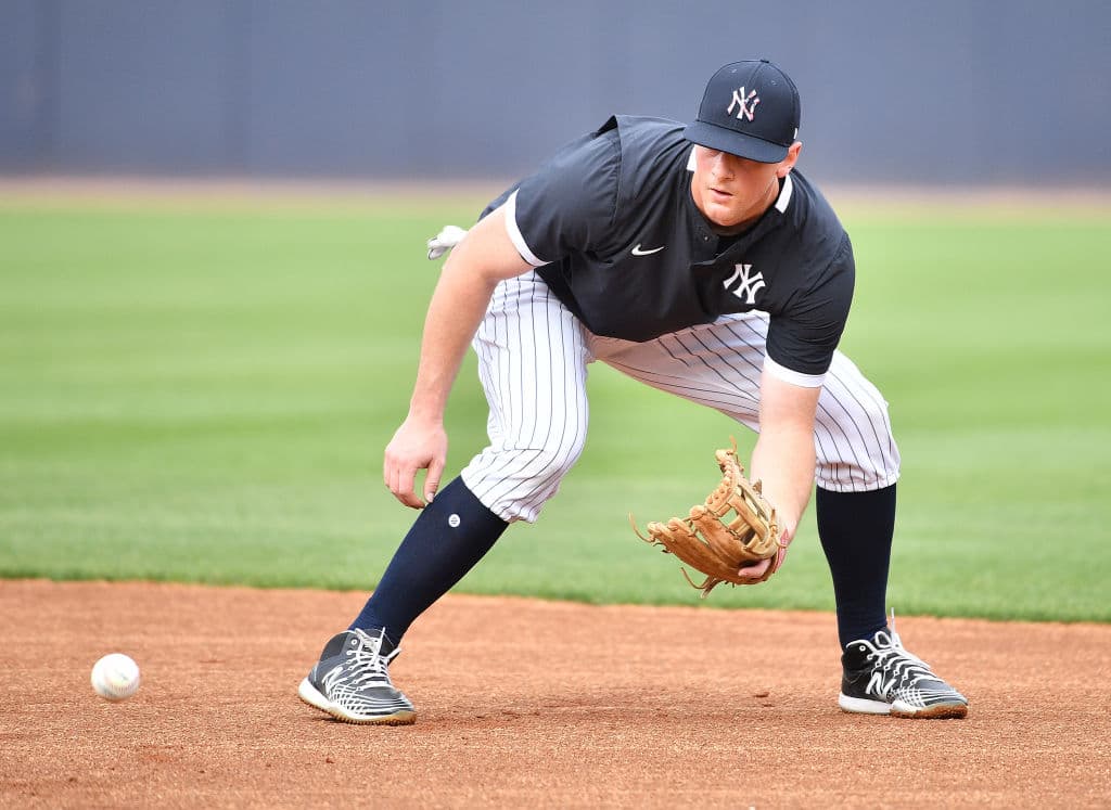 Excelente fildeo de DJ LeMahieu para quedarse con la pelota en el juego de los Pittsburgh Pirates contra los Yankees.
