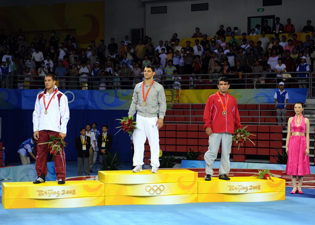 Ara Abrahamian abandonó su lugar en el podium y no siguió con la ceremonia de premiación como protesta.