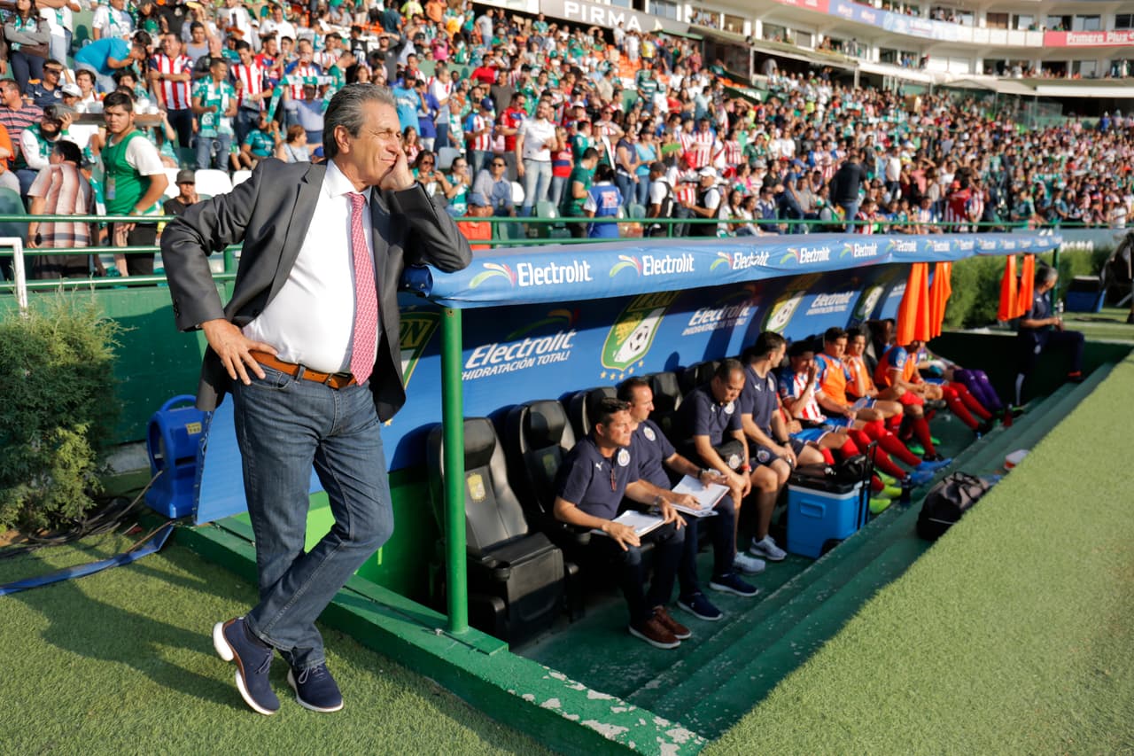 Así lucía Tomás Boy, cómodo y confiado en sus pupilos, antes de comenzar el juego ante los Esmeraldas.