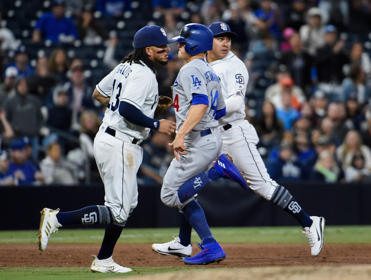 Dodgers y Padres buscan salir de su bache ante la afición mexicana