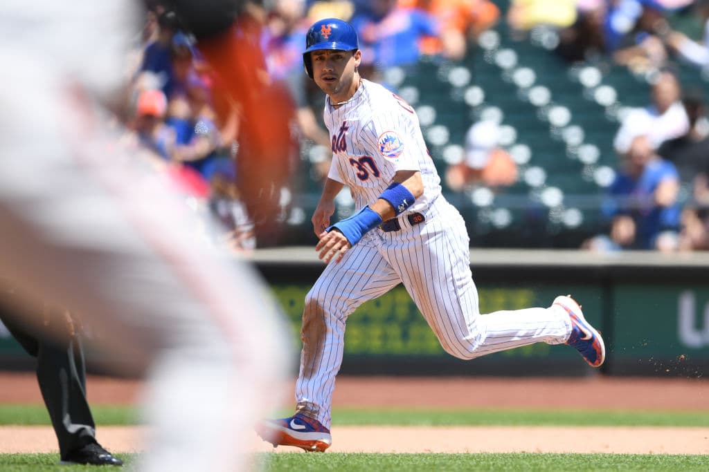 Con el juego igualado 3-3, Pete Alonso abrió el octavo de los Mets con un sencillo ante Mark Melancon (2-1). Luego que Michael Conforto (foto) bateó un rodado para forzar un out y robarse segunda.