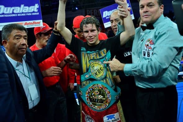 Carlos Cuadras derrotó por decisión unánime a Luis 'Nica' Concepción y retuvo el título supermosca del CMB. (Foto: Alma Montiel).