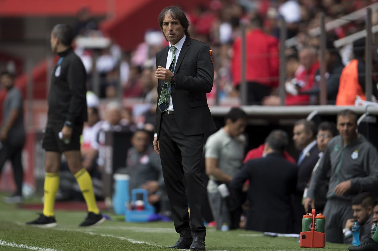 Guillermo Almada, técnico de Santos.