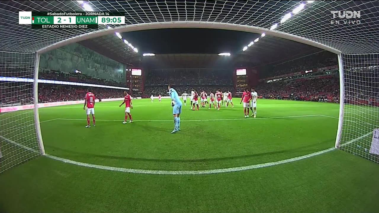 ¡TIRO ATAJADO! disparo por Diogo.