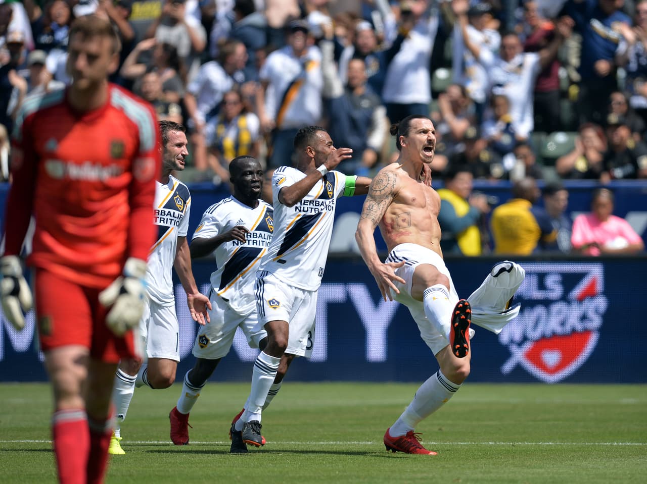 El 31 de marzo 
<b>Zlatan Ibrahimovic </b>realizó su triunfal debut con la playera de Los Ángeles Galaxy en el derbi de la ciudad californiana ante Los Ángeles F.C.