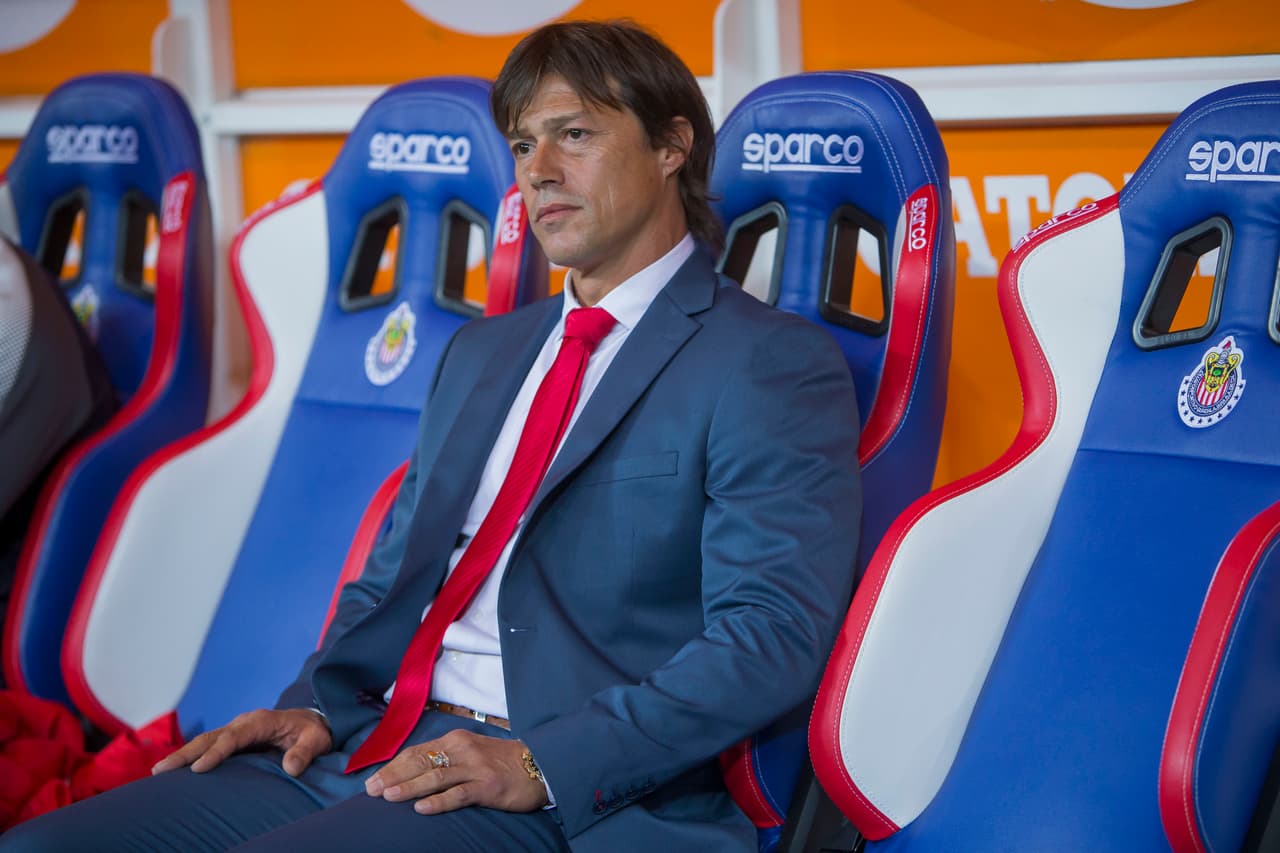 EDITORIAL | Cuando un metro es la diferencia entre 'calma' y 'desempleo' para Matías Almeyda