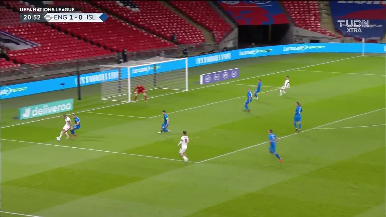 ¡TIRO ATAJADO! disparo por ["Bukayo"] ["Saka"].