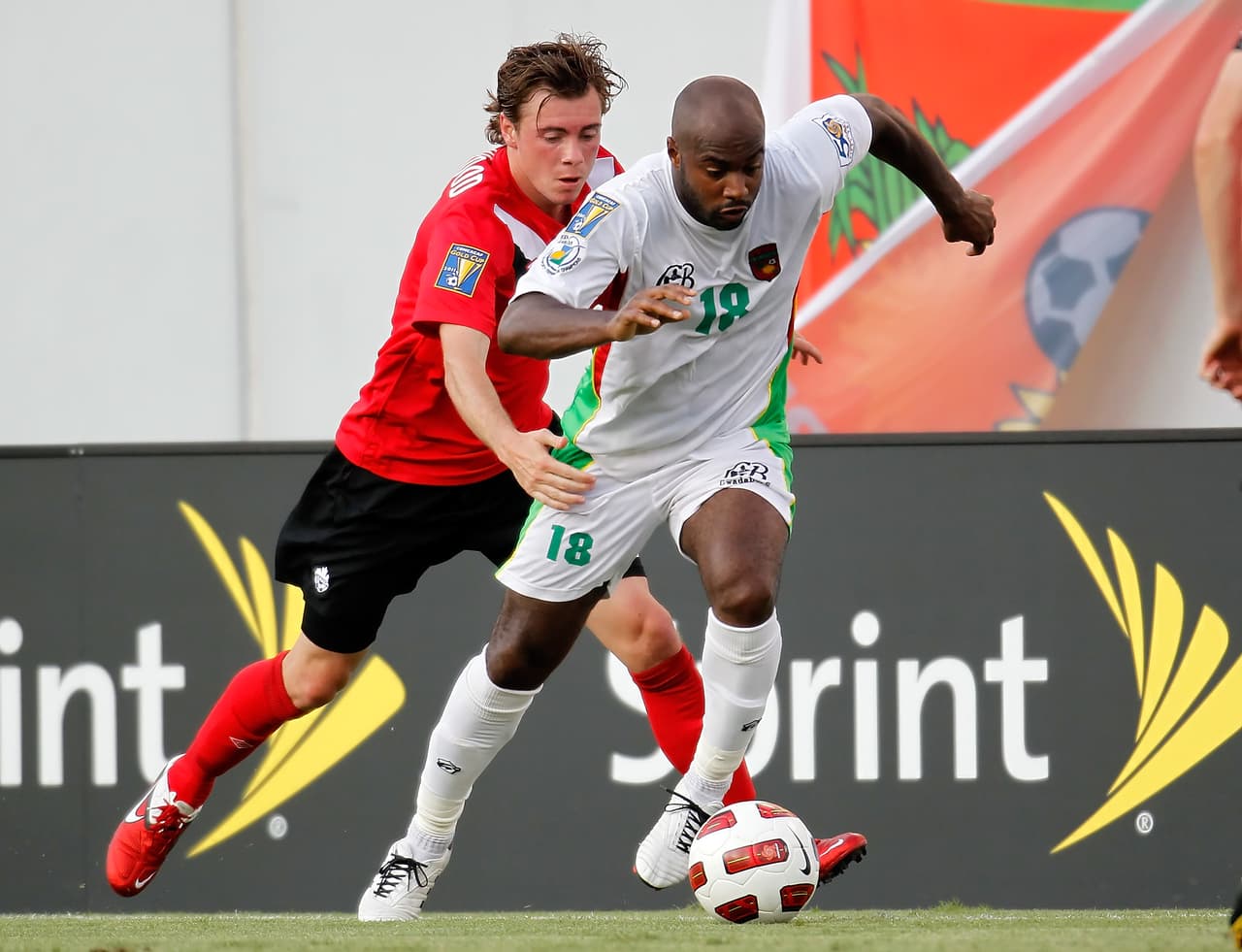 23.- Brice Jovial (Guadalupe 2-3 Panamá) (7 de junio de 2011).- Muchos recuerdan al colorido equipo de Guadalupe en Copa Oro, de aquel conjunto el único miembro que aparece en esta lista es Jovial que no pudo evitar la derrota ante Panamá con dos goles a los minutos 65 y 78. (Foto: Getty Images).