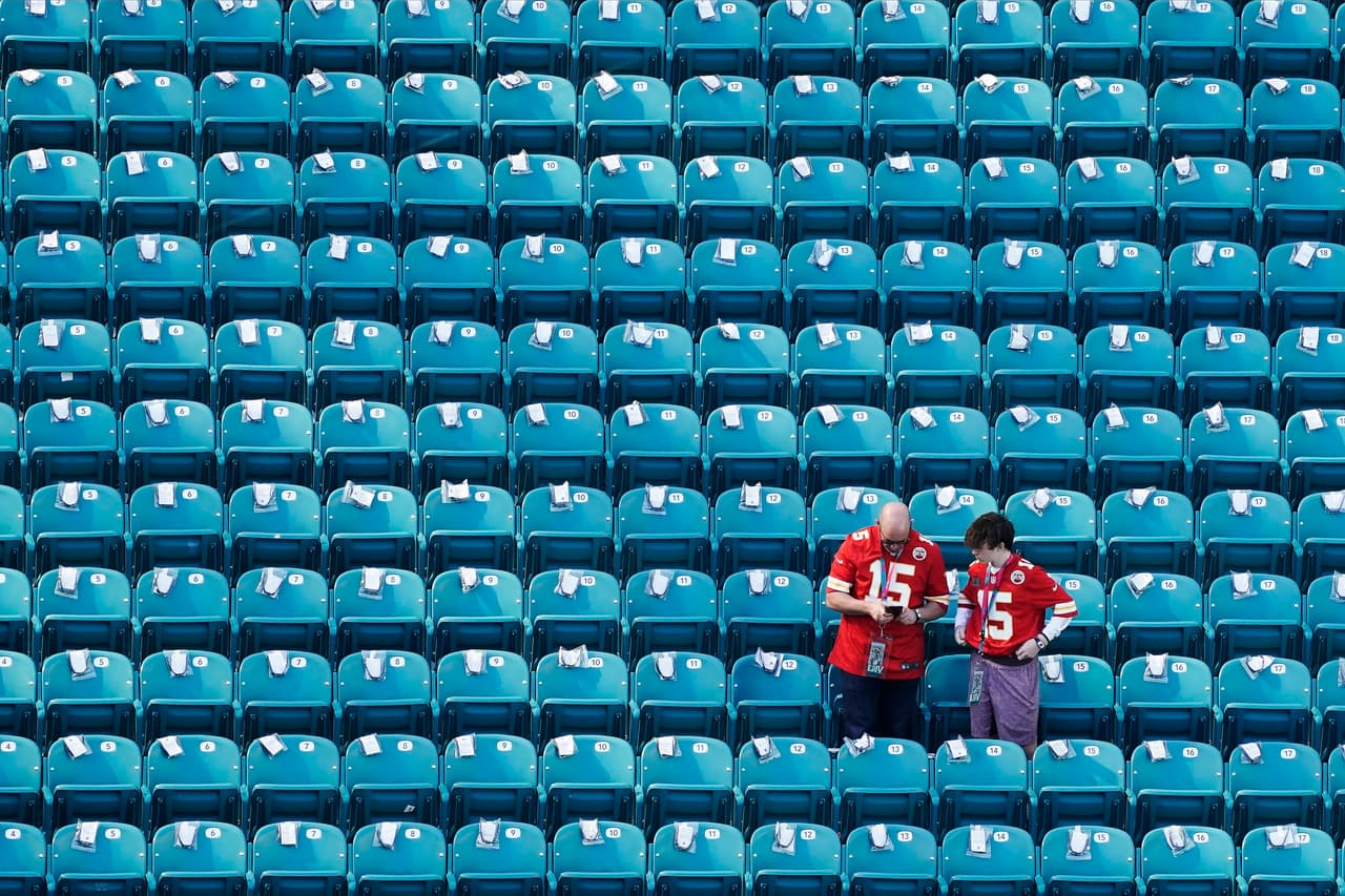 Así se vive el color en el Hard Rock Stadium de Florida previo al partido entre San Francisco 49ers y Kansas City Chiefs.