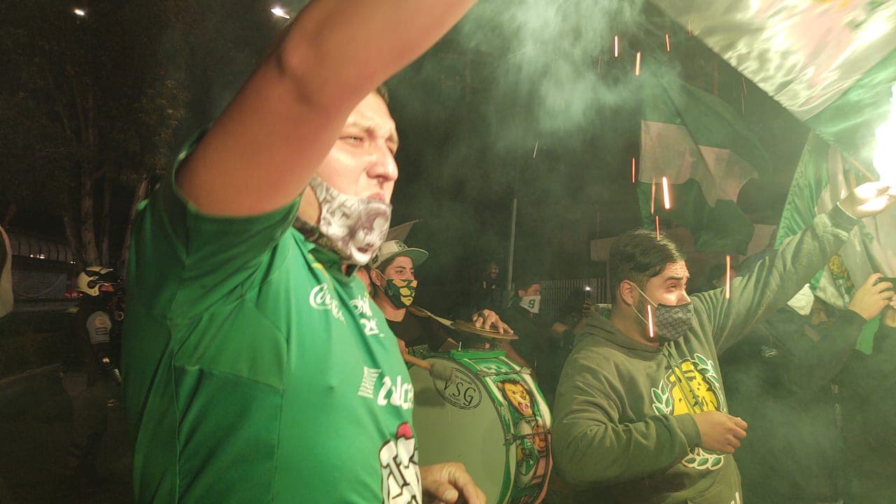 Así festejaron en León el pase a la Final del Guard1anes 2020 | La afición no se midió en la celebración tras la victoria sobre las Chivas. ¿Será que ya esperan al Cruz Azul en la Final?