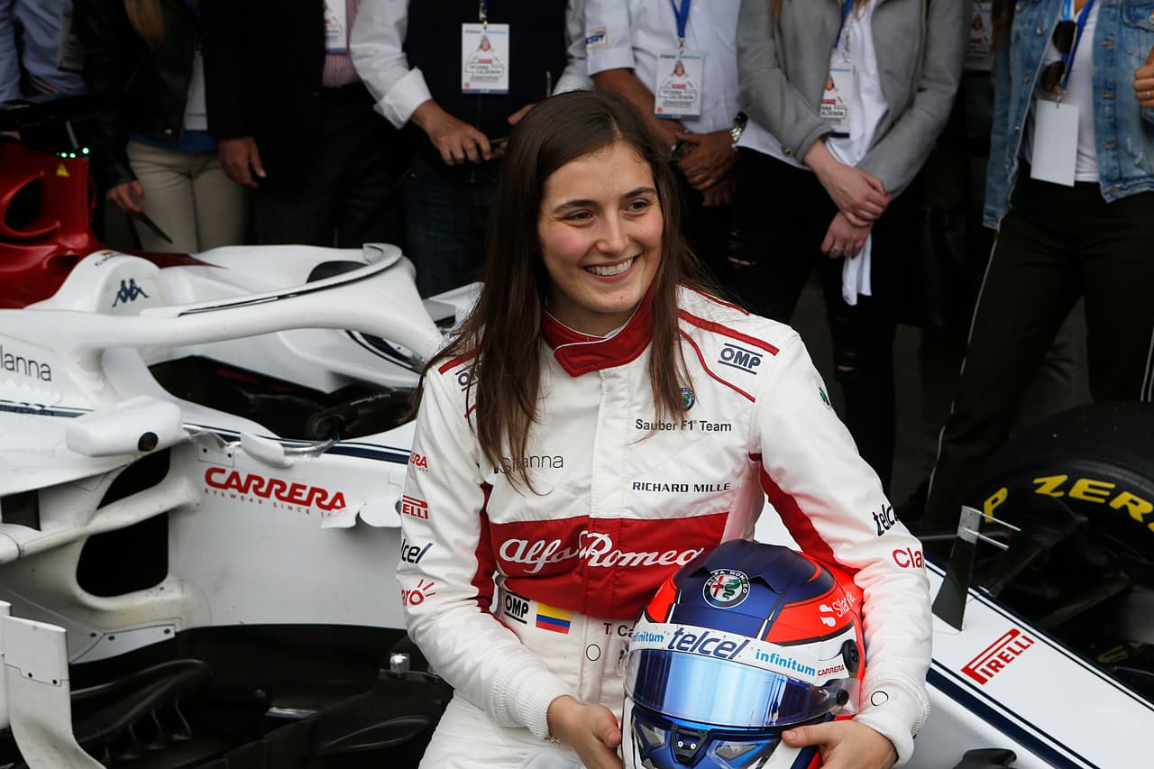 La colombiana Tatiana Calderón pasó así a formar parte de la historia de la Fórmula 1 como la primera mujer latinoamericana al volante de un monoplaza.
