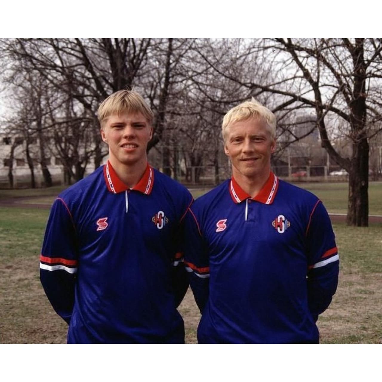 <b>Eidur Gudjohnsen</b> posa junto a su padre,
<b>Arnor</b>, en la selección finlandesa.