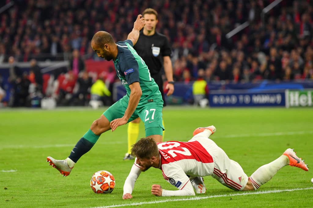 Una actuación milagrosa, providencial, para la eternidad, así fue el triplete que marcó Lucas Moura a favor del Tottenham Hotspur en la Vuelta de las Semifinales de la Liga de Campeones ante el Ajax. Moura anotó a los 55, 59 y 96 minutos los goles que le sacan de la bolsa el boleto a la Final a los Holandeses. Estas son las imágenes de esa proeza.