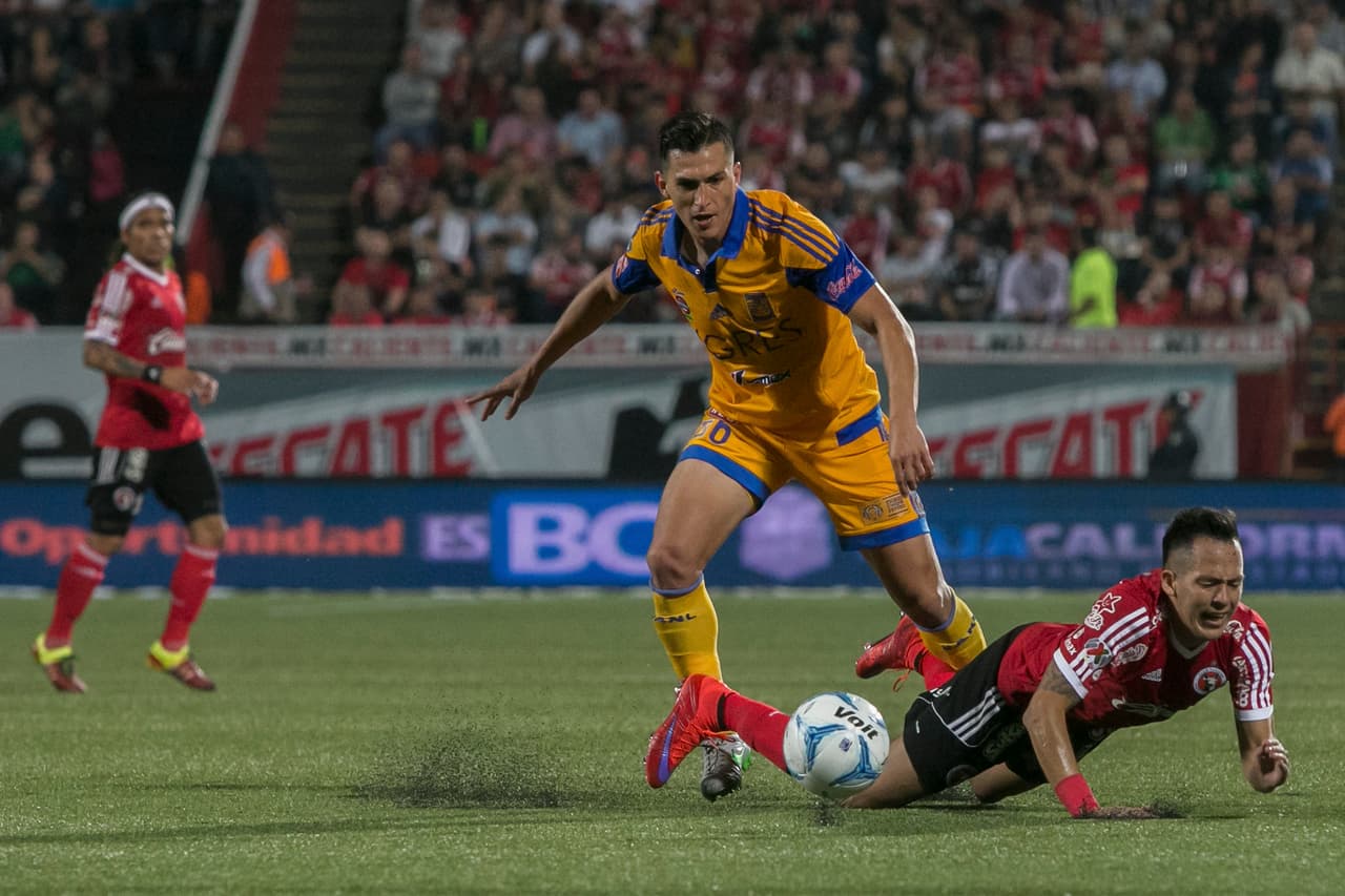 Jorge Torres Nilo es de los jugadores que tienen la cualidad de llegar hasta el fondo y regresar con la misma disposición, Ricardo Ferretti lo conoce de manera perfecta pues lo dirige en los Tigres así que no es de extrañar que logre hacerse de la titularidad. Foto Getty