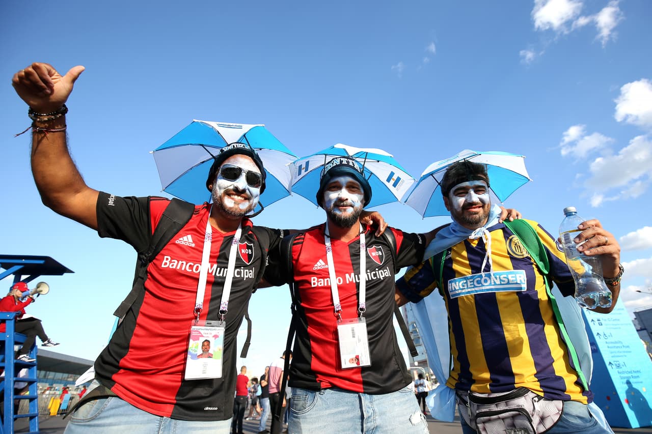 Los fanáticos de Argentina se aferran a la capacidad de Lionel Messi en su duelo contra Croacia, cuyos hinchas también hacen parte del colorido en el segundo partido de ambos equipos en Rusia 2018.