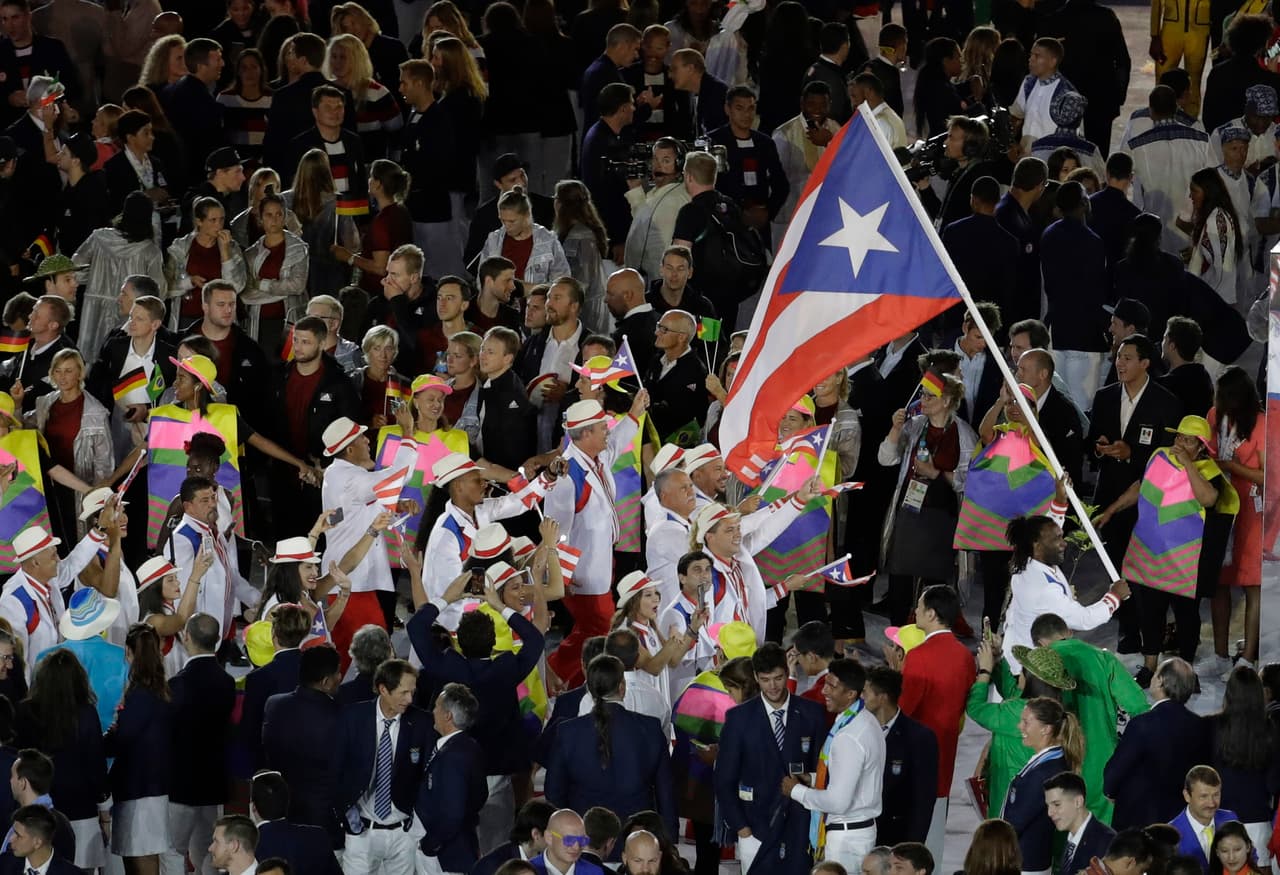 Puerto Rico - Jaime Yusept Espinal - Lucha - El luchador medallista de plata en Londres 2012 revalida a su participación a los Juegos Olímpicos, esta vez en la división de los 86 kilogramos. La delegación puertorriqueña está compuesta por 39 atletas (26 mujeres y 13 hombres).