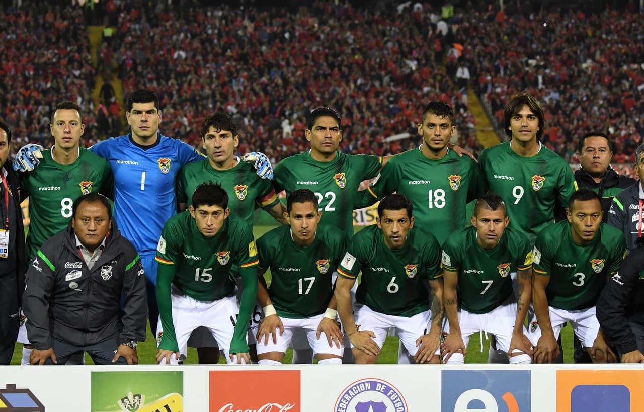 Bolivia's football team poses before the start of the Russia 2018 FIFA World Cup football qualifier match Chile vs Bolivia, in Santiago, on September 6, 2016. / AFP / MARTIN BERNETTI (Photo credit should read MARTIN BERNETTI/AFP/Getty Images)