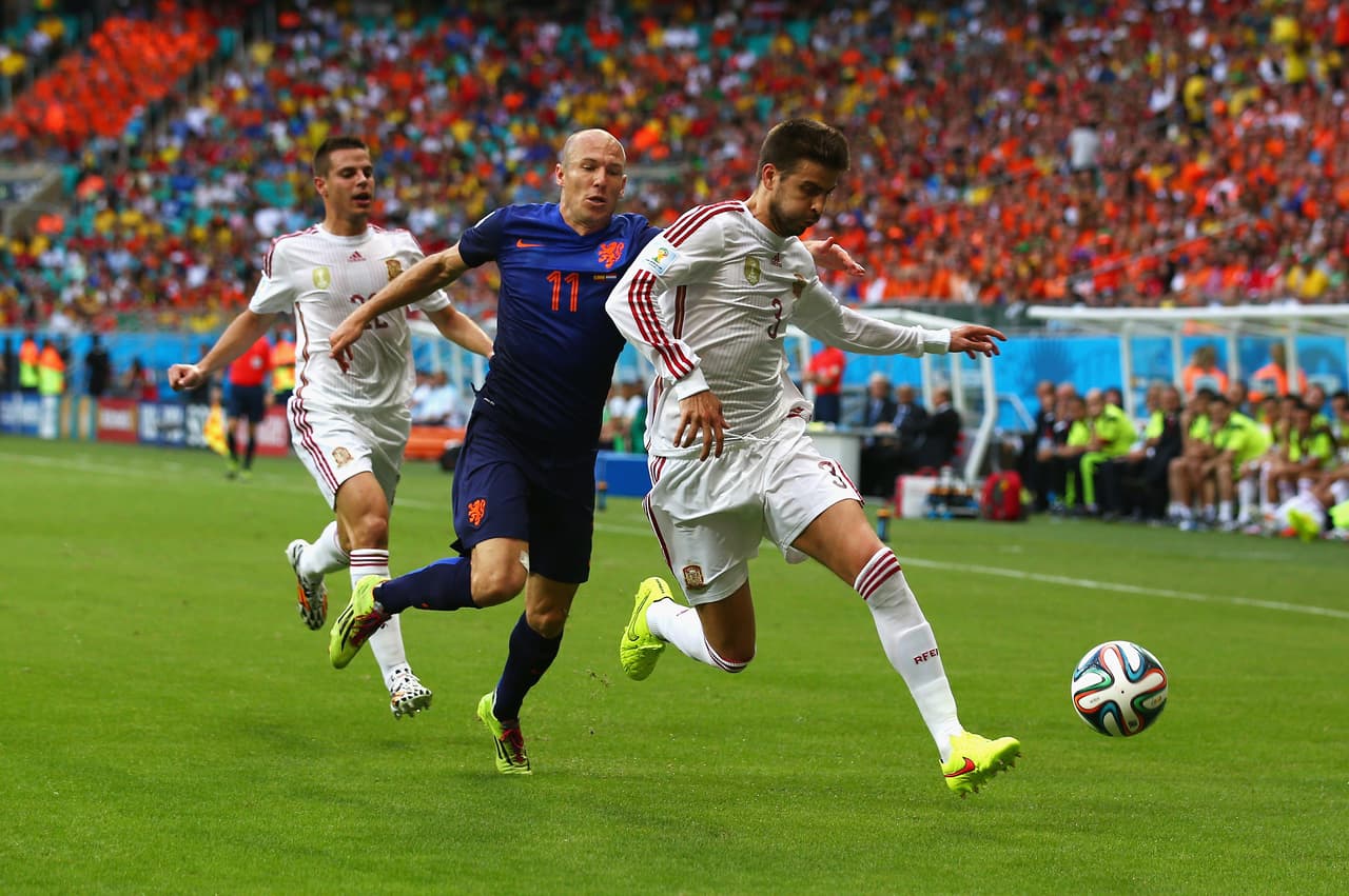 Piqué fue uno de los jugadores clave en el Mundial de Sudáfrica 2010, que comenzó mal para los españoles tras caer en su primer partido, pero que pudieron remontar incluso con un triunfo 1-0 en la final contra Holanda.