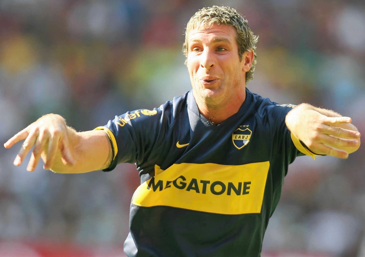 Es el máximo goleador en la era profesional y en toda la Historia del Club Atlético Boca Juniors
<b>.</b>