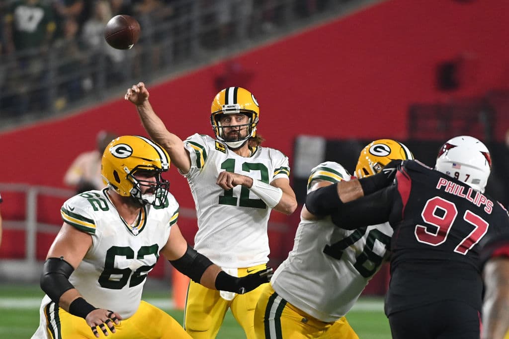 La experiencia le gana a la juventud y Aaron Rodgers comanda la victoria 24-21 sobre los Arizona Cardinals.