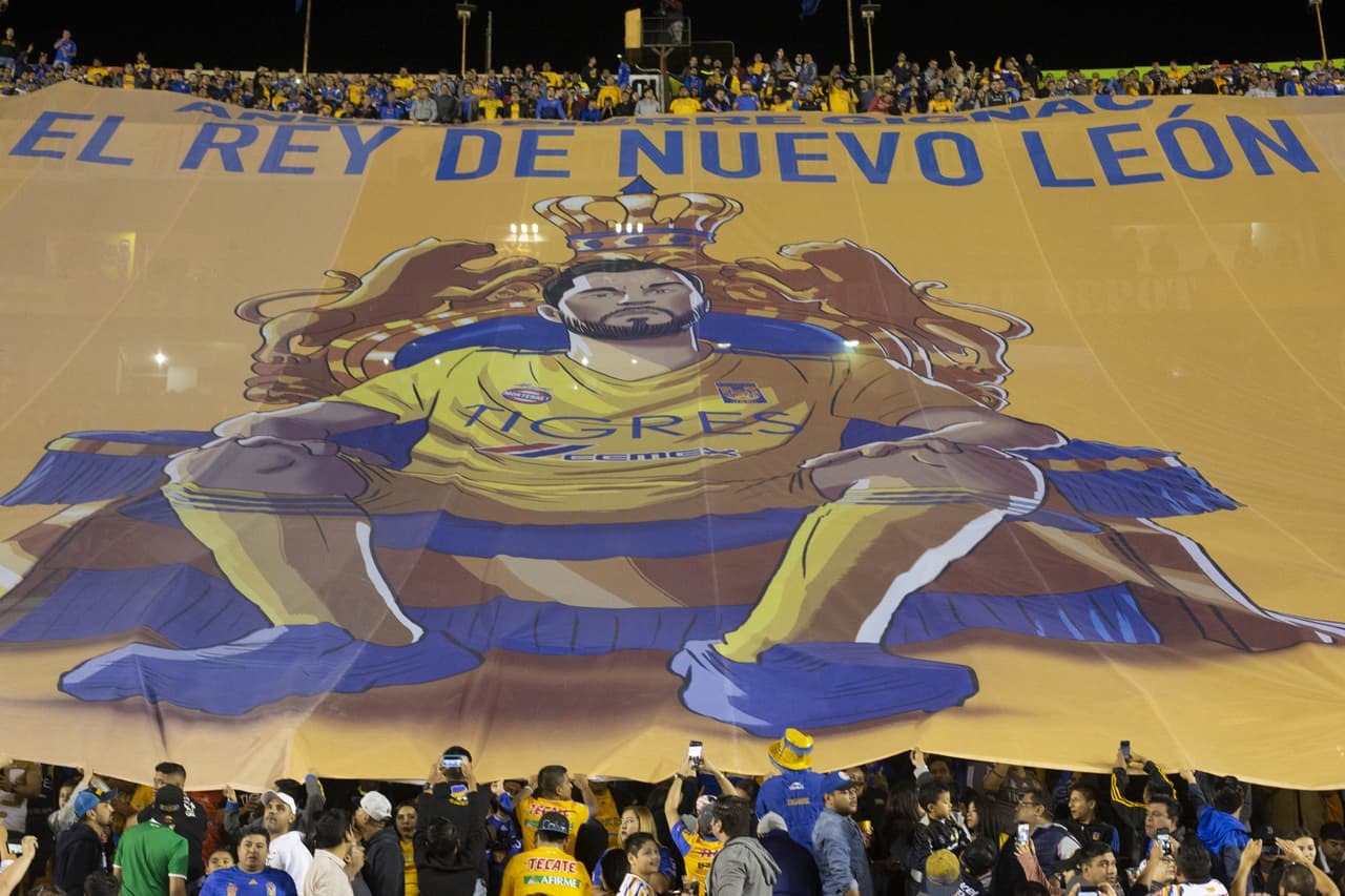 La afición de Tigres homenajeó a Gignac.