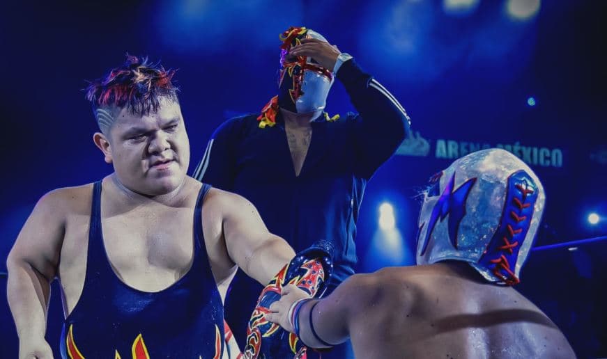 Microman deja sin máscara a Chamuel