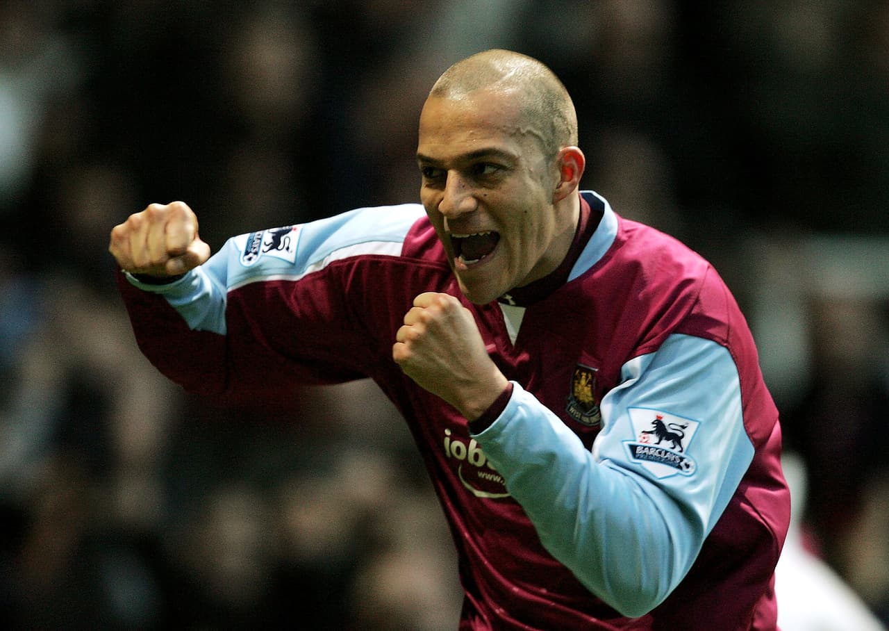 <b>Bobby Zamora (del Tottenham Hotspur al del West Ham + 9 millones de dólares) - </b>2004/2005