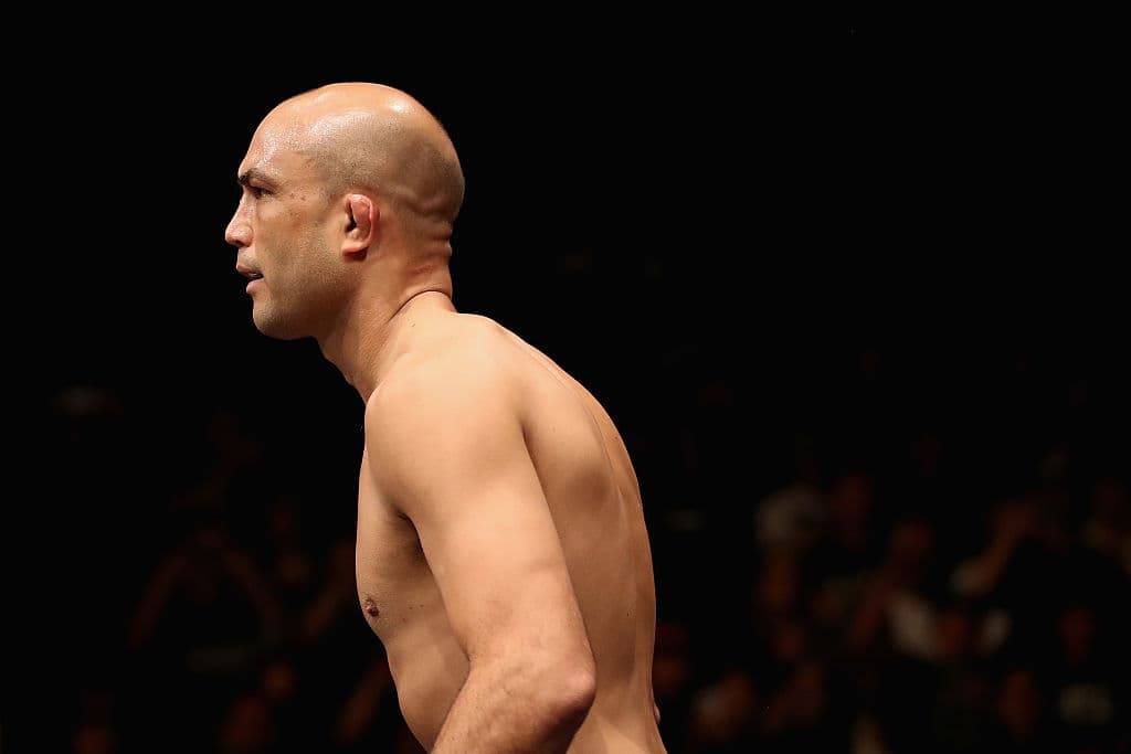 El cartílago muerto del brasileño BJ Penn expuesto durant una pelea de UFC.