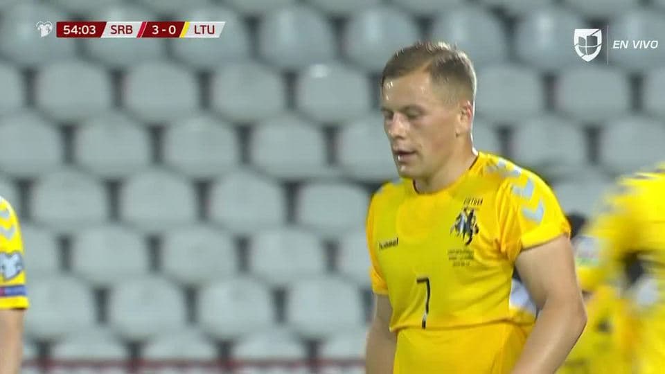 Tiro desviado de Domantas Simkus