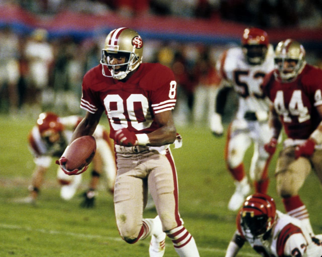 El Jugador Más Valioso del Super Bowl XXIII fue el receptor Jerry Rice quien llegó a los 49ers en 1985 y tuvo impacto inmediato en el sistema ofensivo de Bill Walsh. Rice tuvo 11 recepciones para 215 yardas con un touchdown contra Cincinnati.