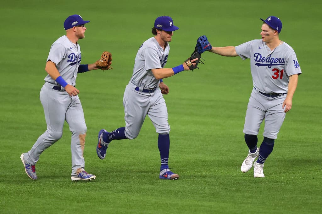 Los de Los Angeles tundieron 15-3 a los de Atlanta y ganan su primer juego de la serie; Houston derrotó a los Rays 4-3 y dejan la serie 3-1.