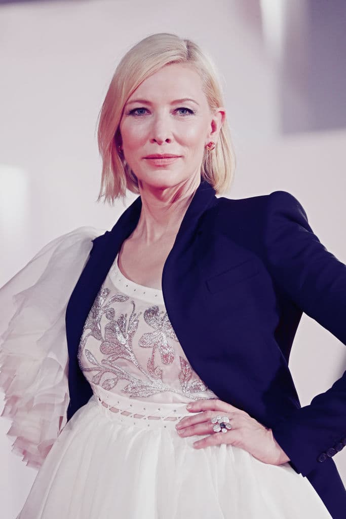 The Aviator (2004) - Biografía del polifacético Howard Hughes, un hombre que con el poco dinero que heredó de su padre se trasladó a Hollywood, donde amasó un gran fortuna.
<br>