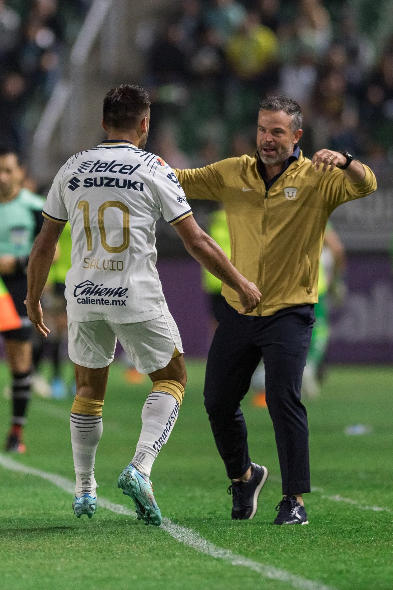 Pumas retomó el camino de la victoria en la Jornada 9 del Clausura 2023 tras venir de atrás ante Mazatlán FC con goles de Eduardo Salvio y Juan Dinenno. Los Cañoneros abrieron el marcador vía Nicolás Benedetti, pero dejaron ir la ventaja para el segundo tiempo. Pumas rompió una racha de seis jornadas sin poder ganar en la Liga MX.